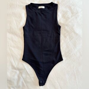 Babaton Classic Black Top